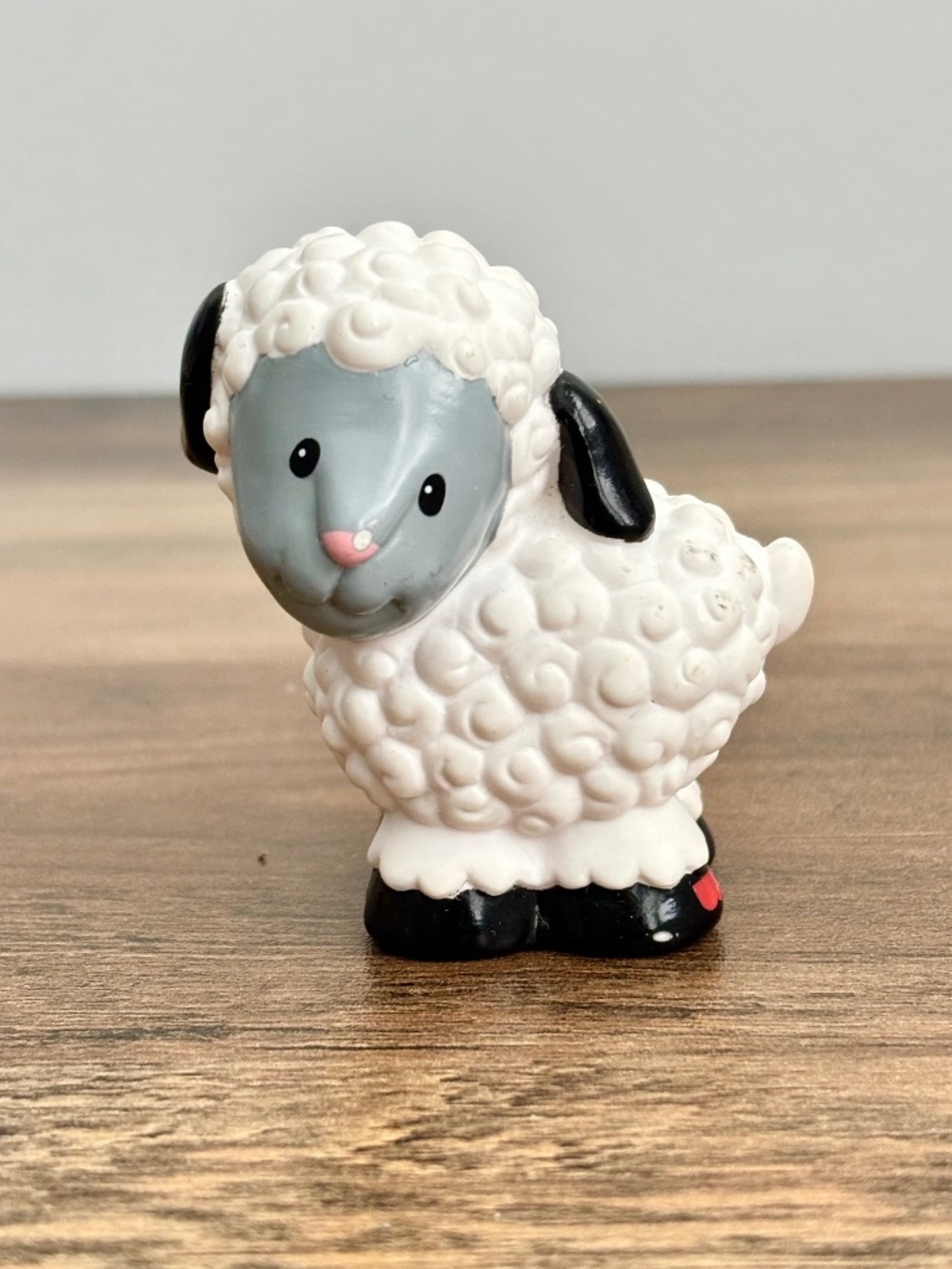 VINTAGE Fisher Price Little People Sheep Lamb White Farm Animal Figure Toy 1998